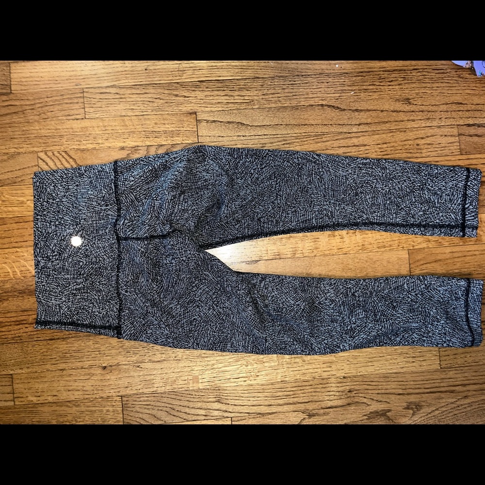 Size 2 Lululemon Athletica Cropped Leggings